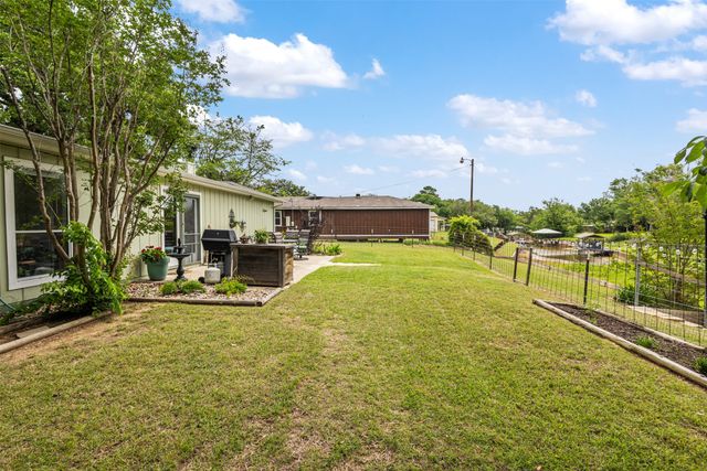713 Midway Road, Tool, TX 75143