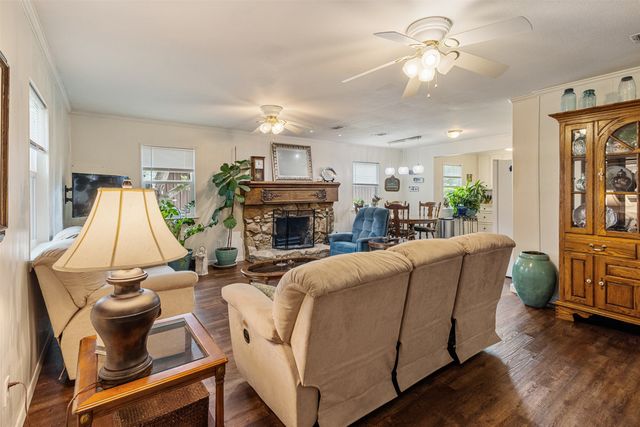 713 Midway Road, Tool, TX 75143