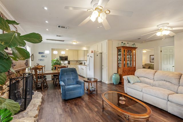 713 Midway Road, Tool, TX 75143