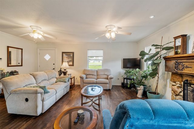 713 Midway Road, Tool, TX 75143
