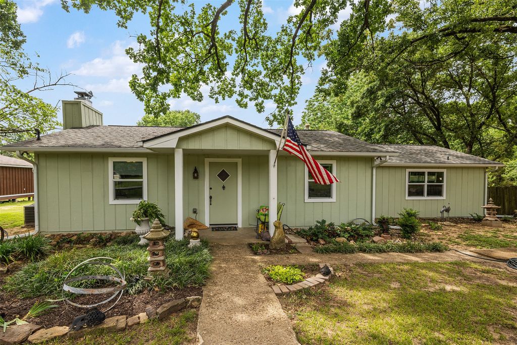 713 Midway Road, Tool, TX 75143