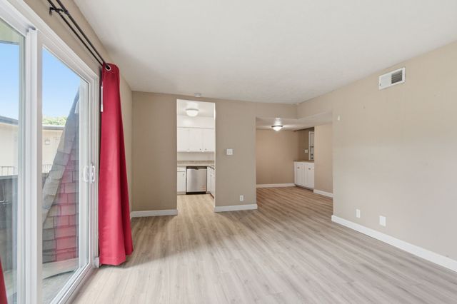 4112 Bowser Avenue 205, Dallas, TX 75219