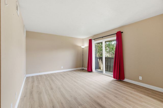 4112 Bowser Avenue 205, Dallas, TX 75219