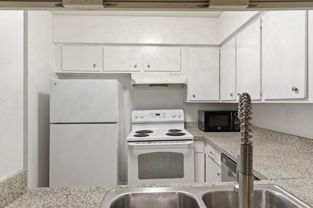 4112 Bowser Avenue 205, Dallas, TX 75219