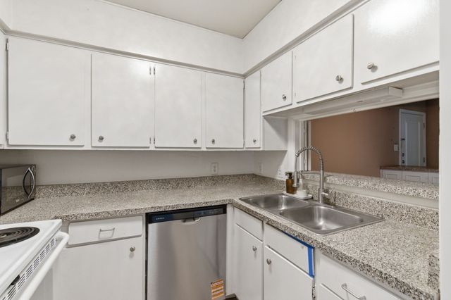 4112 Bowser Avenue 205, Dallas, TX 75219