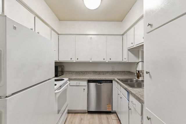 4112 Bowser Avenue 205, Dallas, TX 75219