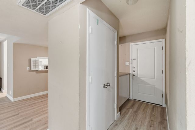 4112 Bowser Avenue 205, Dallas, TX 75219