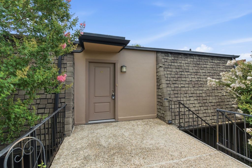 4112 Bowser Avenue 205, Dallas, TX 75219