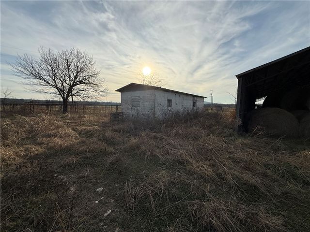 Young Road, Summers, AR 72769