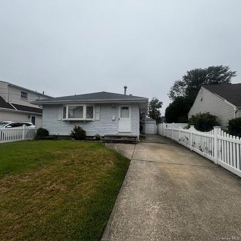 66 E Neptune Avenue, Lindenhurst, NY 11757