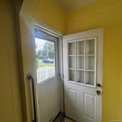 66 E Neptune Avenue, Lindenhurst, NY 11757