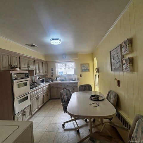 66 E Neptune Avenue, Lindenhurst, NY 11757
