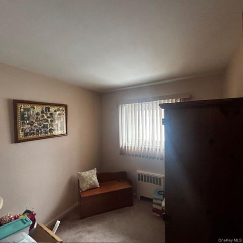 66 E Neptune Avenue, Lindenhurst, NY 11757