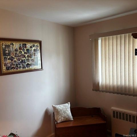 66 E Neptune Avenue, Lindenhurst, NY 11757
