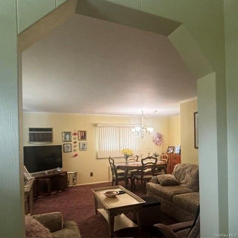 66 E Neptune Avenue, Lindenhurst, NY 11757