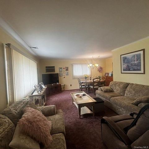 66 E Neptune Avenue, Lindenhurst, NY 11757