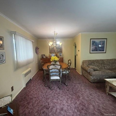 66 E Neptune Avenue, Lindenhurst, NY 11757