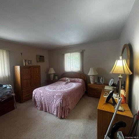 66 E Neptune Avenue, Lindenhurst, NY 11757