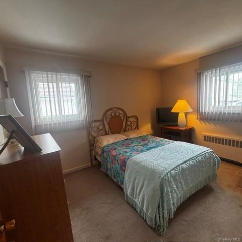 66 E Neptune Avenue, Lindenhurst, NY 11757