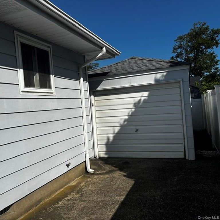 66 E Neptune Avenue, Lindenhurst, NY 11757 — photo 3