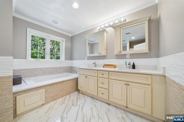 418 Ivy Lane, Englewood, NJ 07631