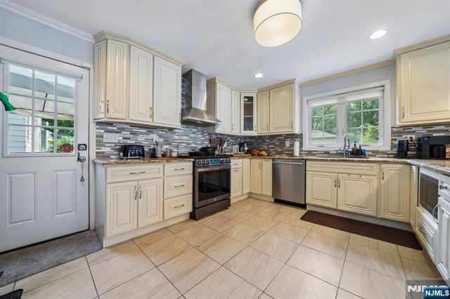 418 Ivy Lane, Englewood, NJ 07631