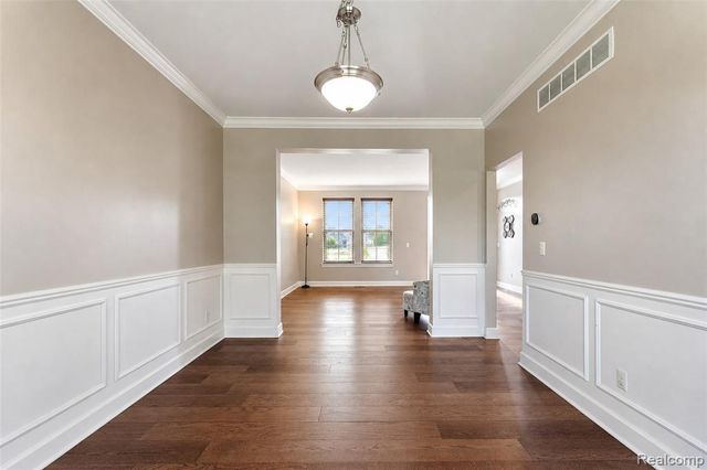 54908 N Grenelefe Circle, South Lyon, MI 48178