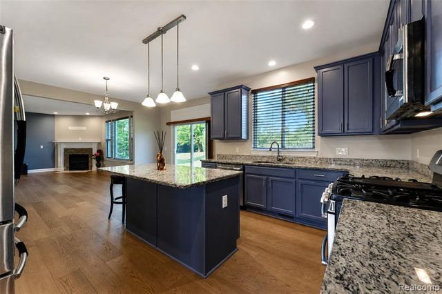 54908 N Grenelefe Circle, South Lyon, MI 48178