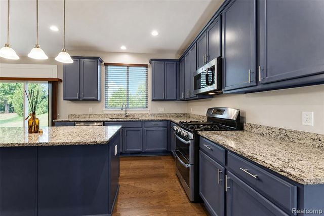 54908 N Grenelefe Circle, South Lyon, MI 48178