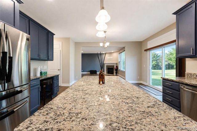 54908 N Grenelefe Circle, South Lyon, MI 48178