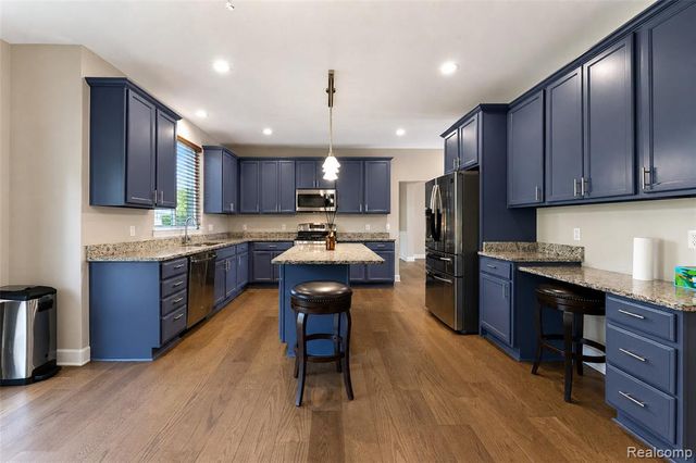 54908 N Grenelefe Circle, South Lyon, MI 48178