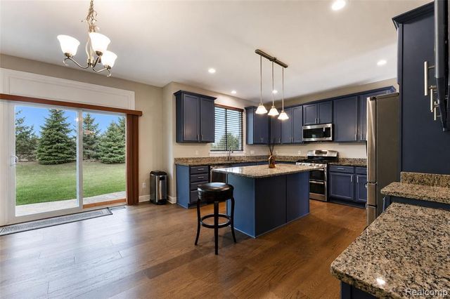 54908 N Grenelefe Circle, South Lyon, MI 48178