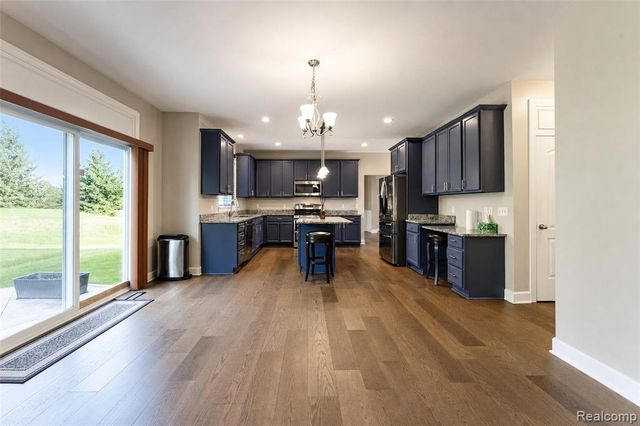 54908 N Grenelefe Circle, South Lyon, MI 48178
