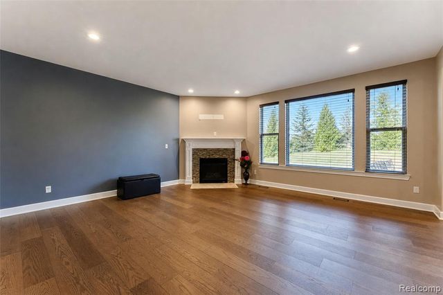 54908 N Grenelefe Circle, South Lyon, MI 48178