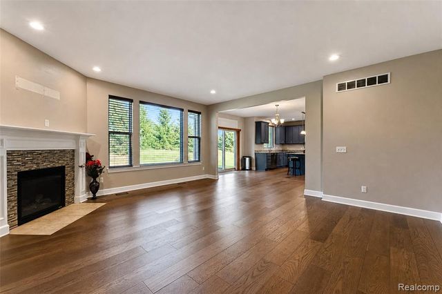 54908 N Grenelefe Circle, South Lyon, MI 48178