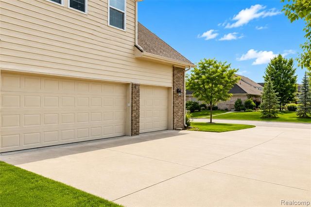 54908 N Grenelefe Circle, South Lyon, MI 48178