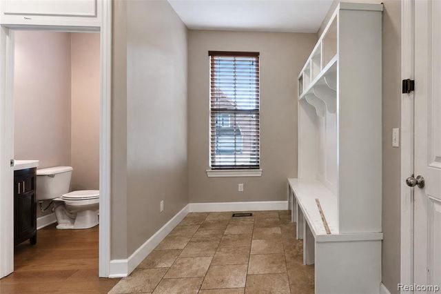 54908 N Grenelefe Circle, South Lyon, MI 48178