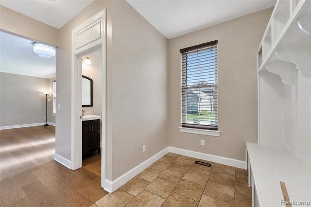 54908 N Grenelefe Circle, South Lyon, MI 48178