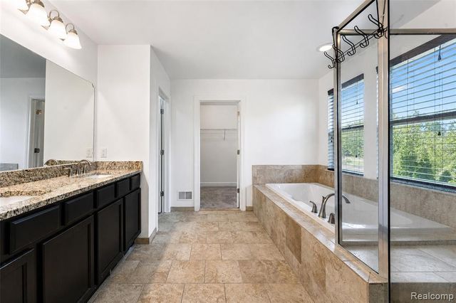 54908 N Grenelefe Circle, South Lyon, MI 48178