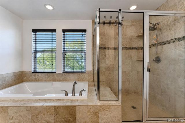 54908 N Grenelefe Circle, South Lyon, MI 48178