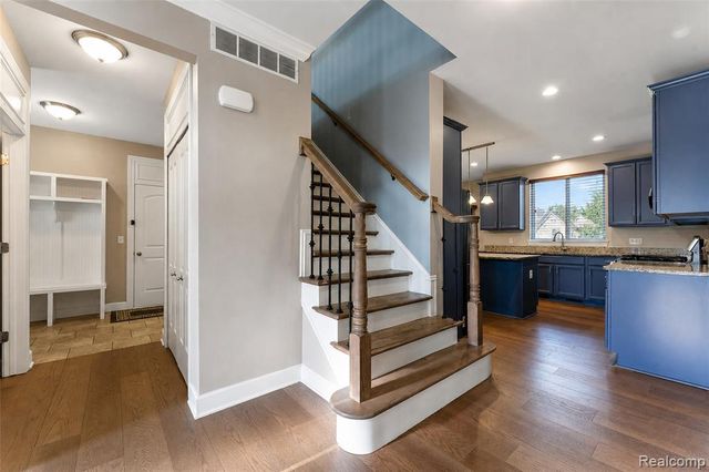 54908 N Grenelefe Circle, South Lyon, MI 48178