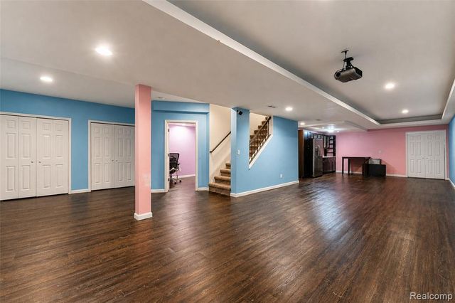 54908 N Grenelefe Circle, South Lyon, MI 48178