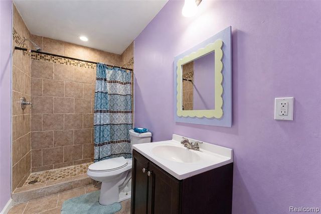 54908 N Grenelefe Circle, South Lyon, MI 48178