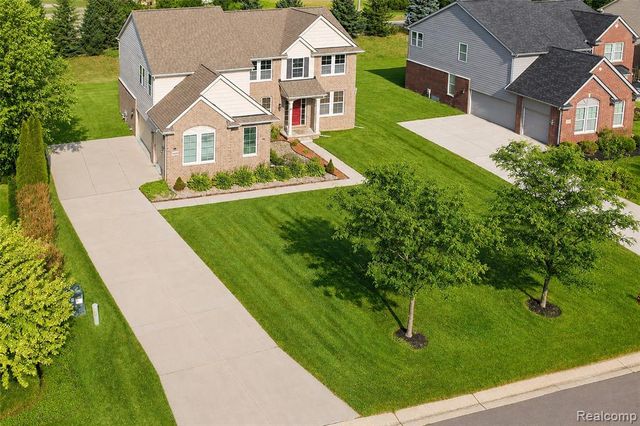 54908 N Grenelefe Circle, South Lyon, MI 48178