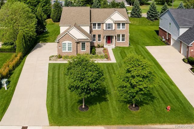 54908 N Grenelefe Circle, South Lyon, MI 48178