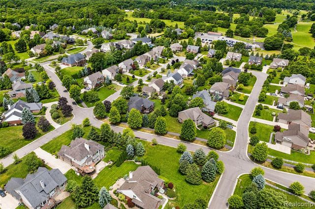 54908 N Grenelefe Circle, South Lyon, MI 48178