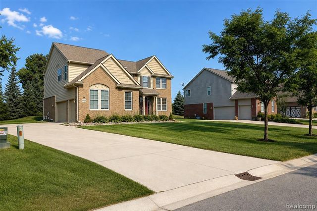 54908 N Grenelefe Circle, South Lyon, MI 48178