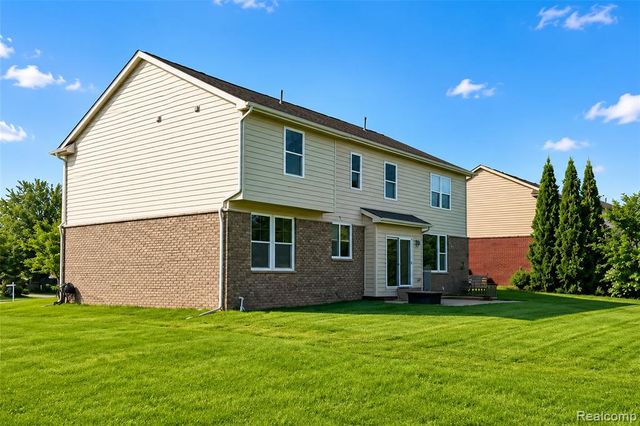54908 N Grenelefe Circle, South Lyon, MI 48178