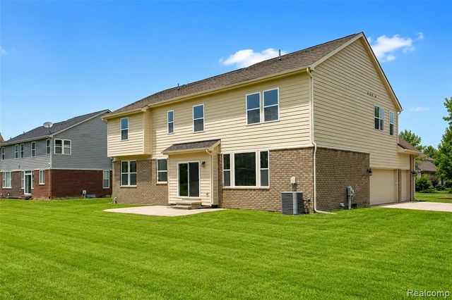 54908 N Grenelefe Circle, South Lyon, MI 48178