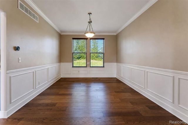 54908 N Grenelefe Circle, South Lyon, MI 48178